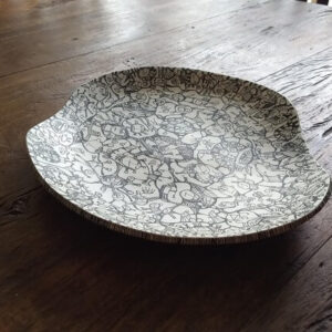 Prato Irregular “Mundos Intrincados” PRTIRGPB-0001 (Premiado). Objeto Cerâmica | Lu Paternostro (Vendido)