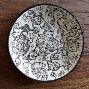 Prato MDSN0004 - “Coleção Mundos”. Desenhos sobre Cerâmica | Lu Paternostro